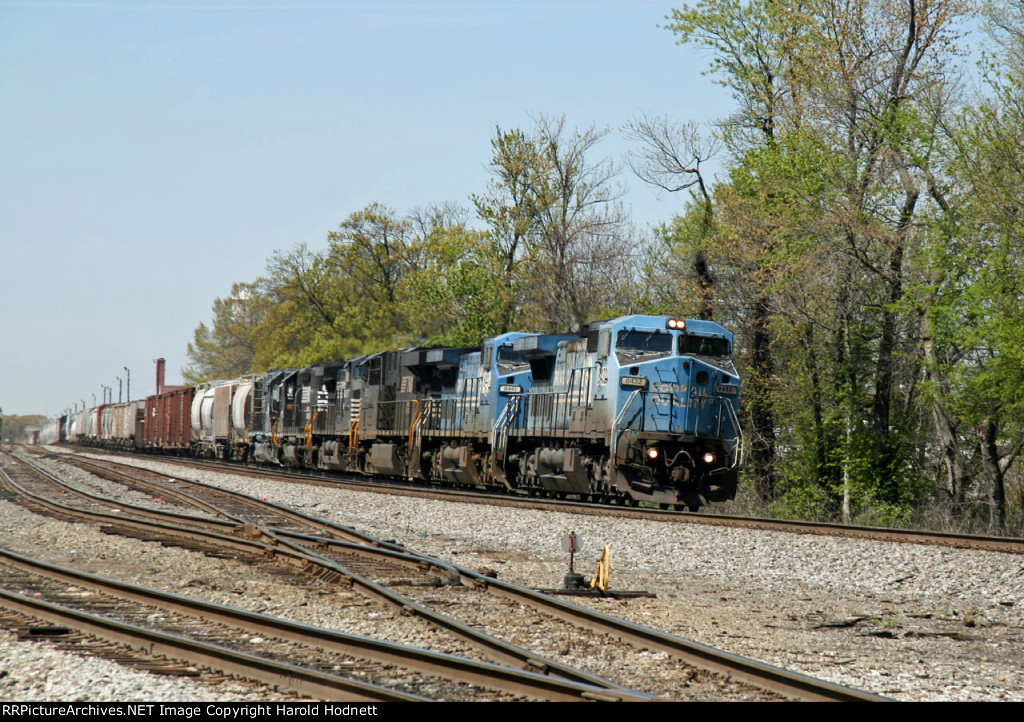 NS 8432 leads 5 other locos on train 128